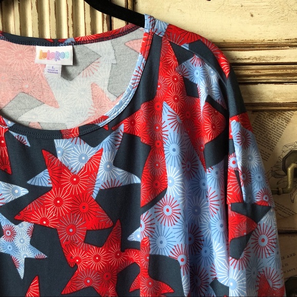♦️2/$30 Stars LuLaRoe Irma Tunic Top Americana - Picture 2 of 6